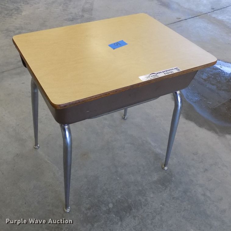 image for item FI9793 Approximately 10 desks