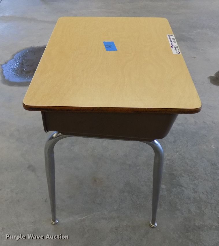image for item FI9793 Approximately 10 desks