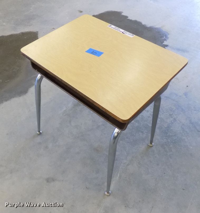 image for item FI9793 Approximately 10 desks