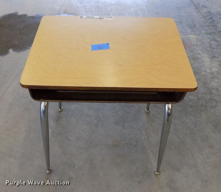 image for item FI9793 Approximately 10 desks