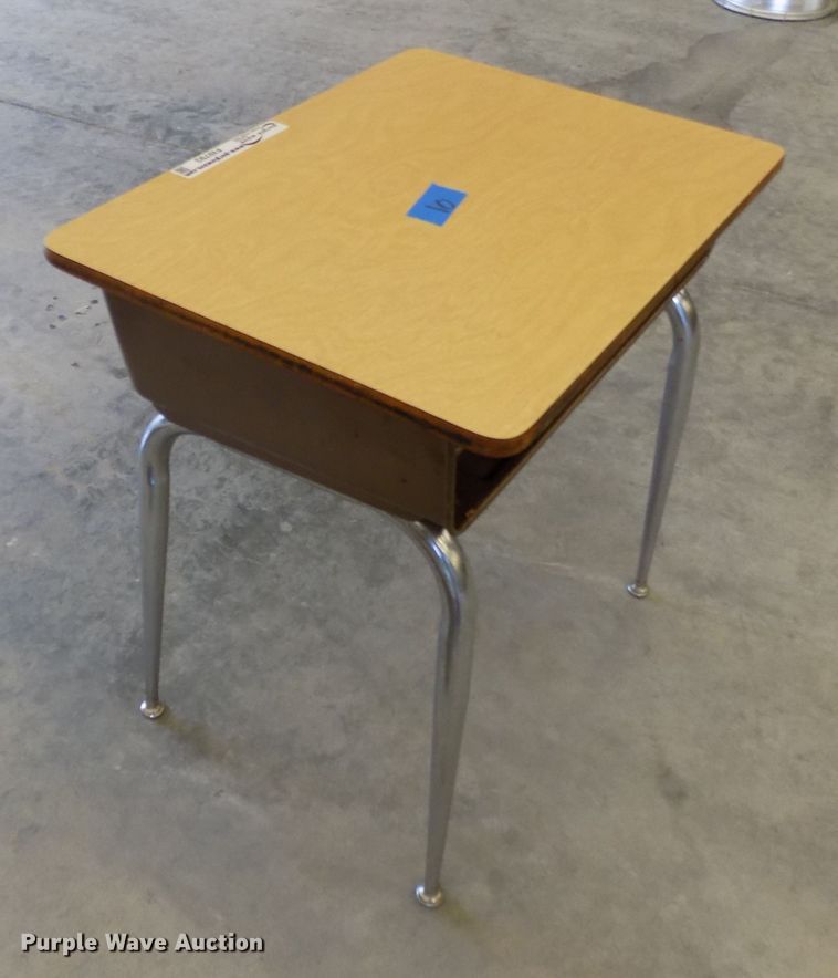 image for item FI9793 Approximately 10 desks