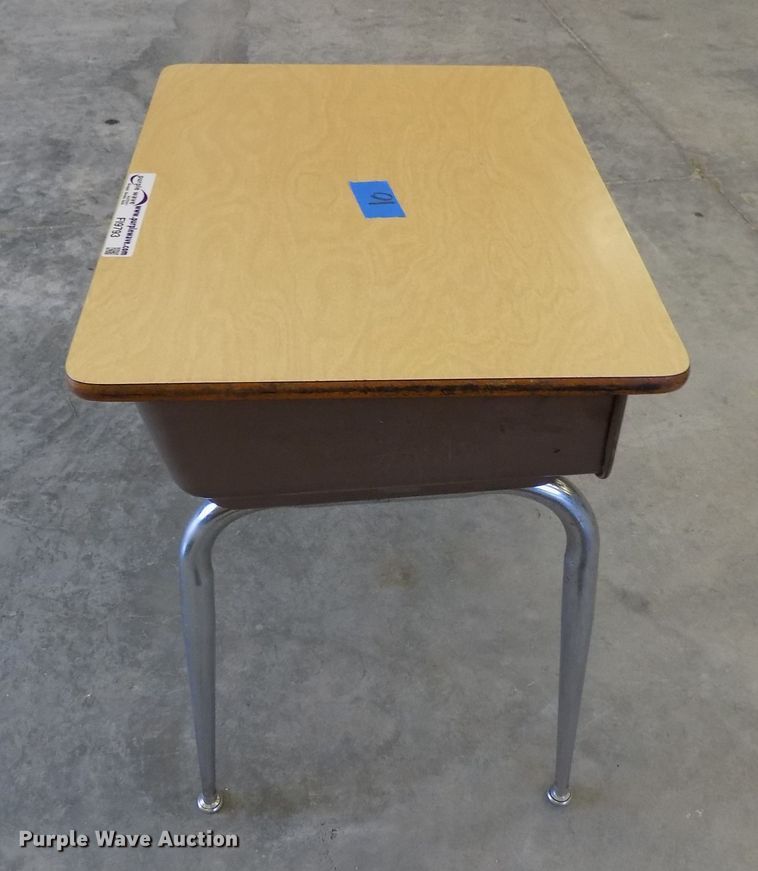 image for item FI9793 Approximately 10 desks