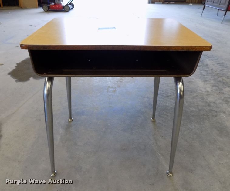 image for item FI9793 Approximately 10 desks