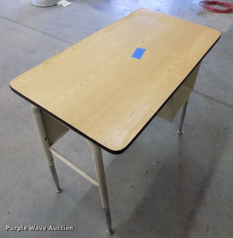 image for item FI9799 Approximately 22 desks