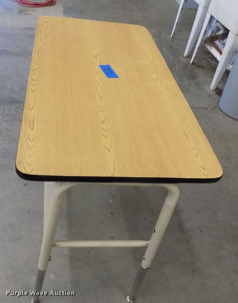 image for item FI9799 Approximately 22 desks