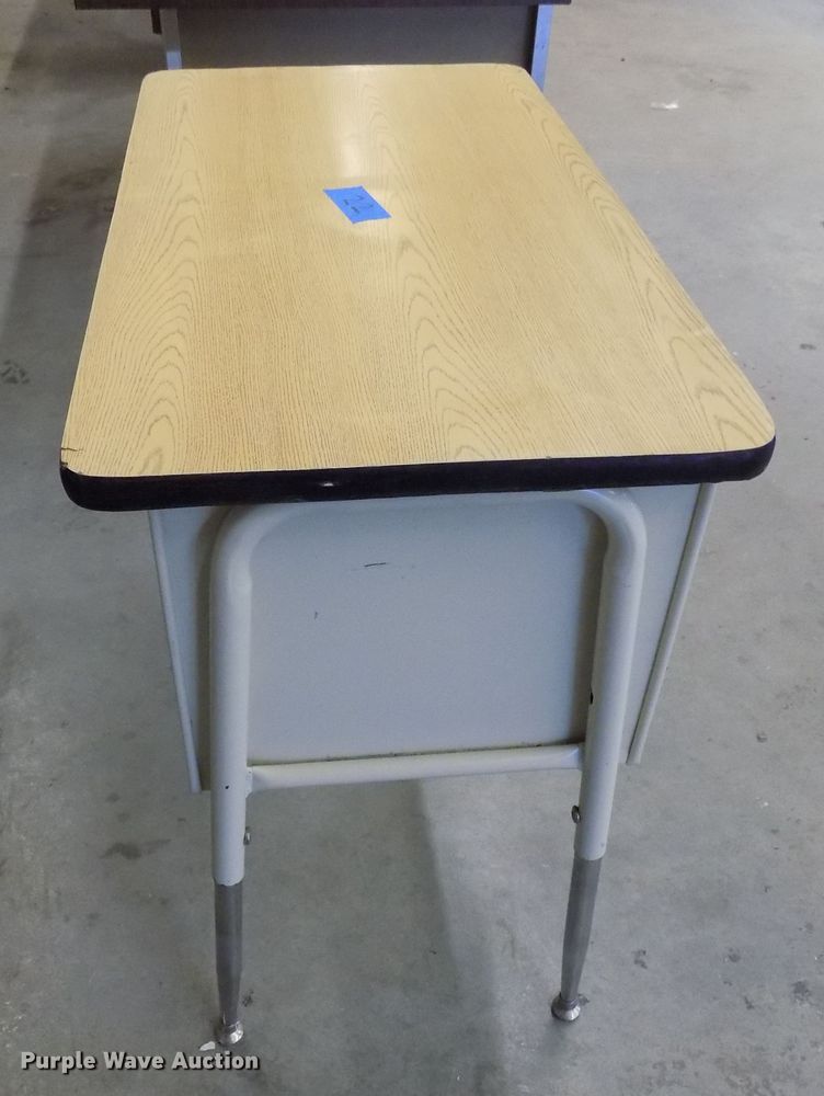 image for item FI9799 Approximately 22 desks