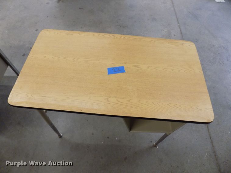 image for item FI9799 Approximately 22 desks