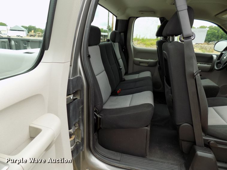 image for item FI9811 2007 Chevrolet Silverado 1500 Ext. Cab pickup truck
