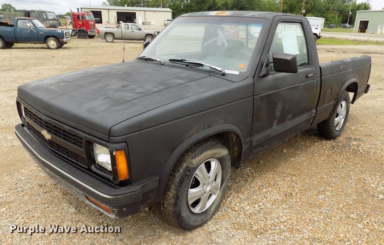 image for item FI9812 1993 Chevrolet S10 pickup truck