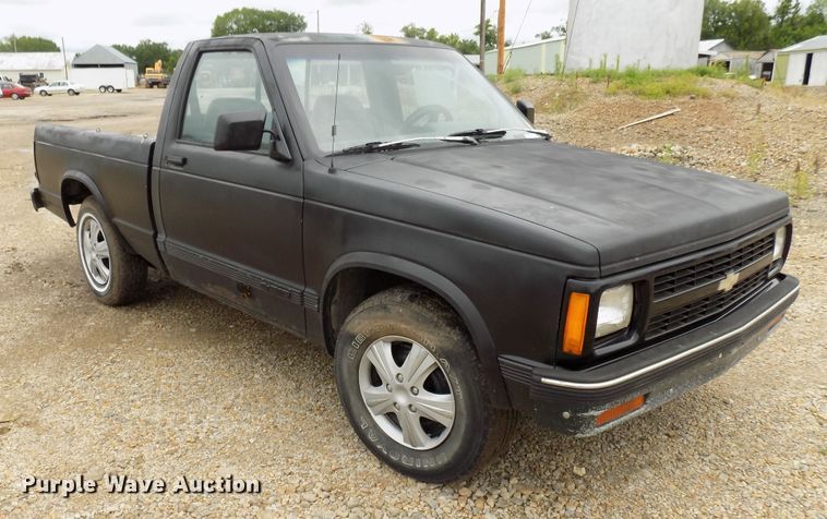 image for item FI9812 1993 Chevrolet S10 pickup truck