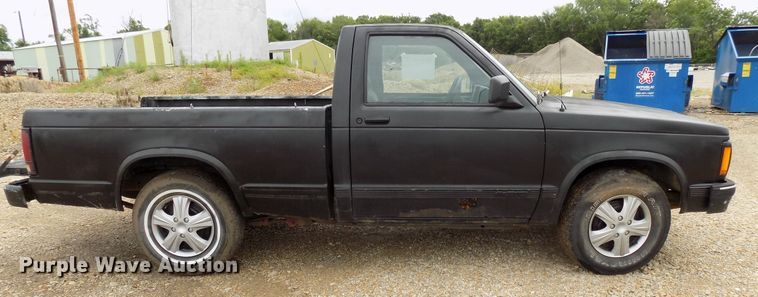 image for item FI9812 1993 Chevrolet S10 pickup truck