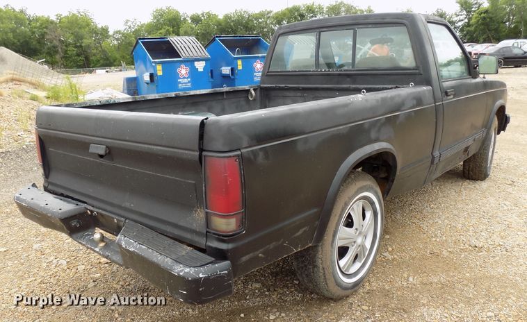 image for item FI9812 1993 Chevrolet S10 pickup truck