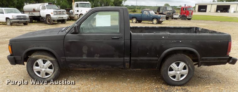 image for item FI9812 1993 Chevrolet S10 pickup truck