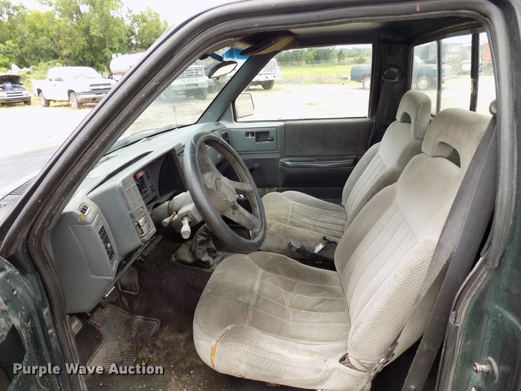 image for item FI9812 1993 Chevrolet S10 pickup truck