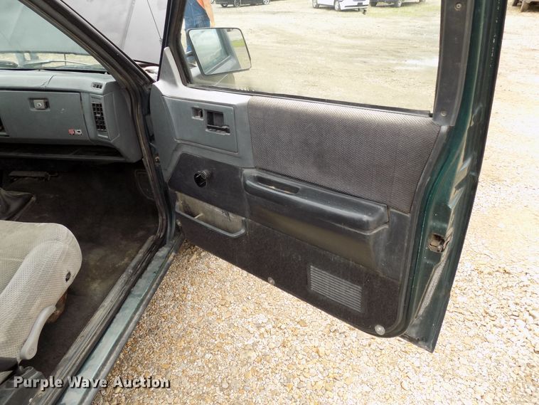 image for item FI9812 1993 Chevrolet S10 pickup truck