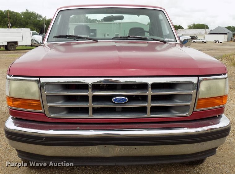 image for item FI9813 1995 Ford F150 pickup truck