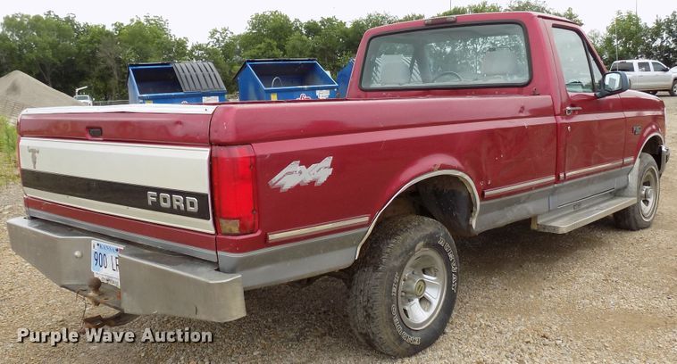 image for item FI9813 1995 Ford F150 pickup truck