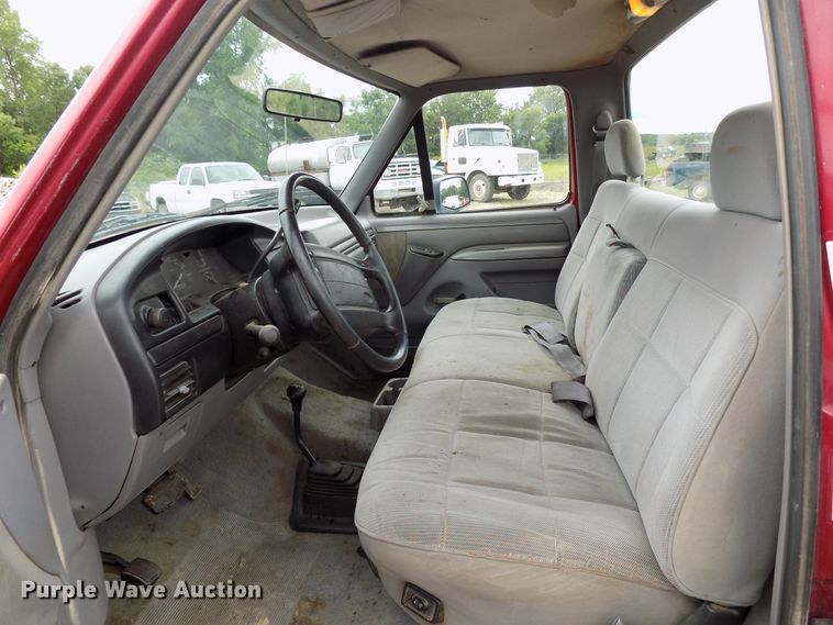 image for item FI9813 1995 Ford F150 pickup truck