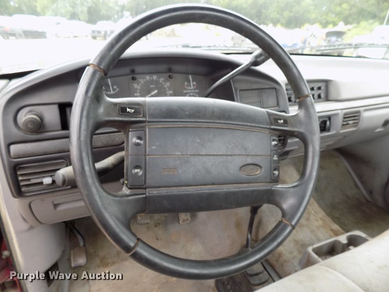 image for item FI9813 1995 Ford F150 pickup truck