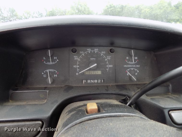 image for item FI9813 1995 Ford F150 pickup truck