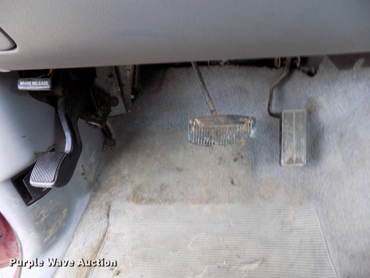 image for item FI9813 1995 Ford F150 pickup truck