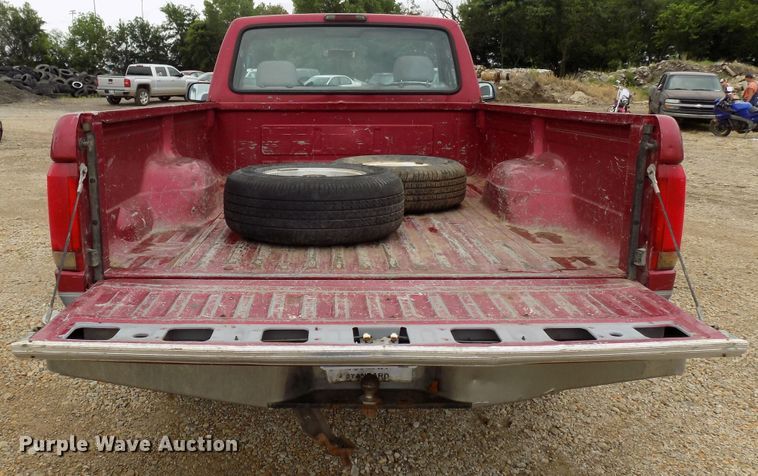 image for item FI9813 1995 Ford F150 pickup truck