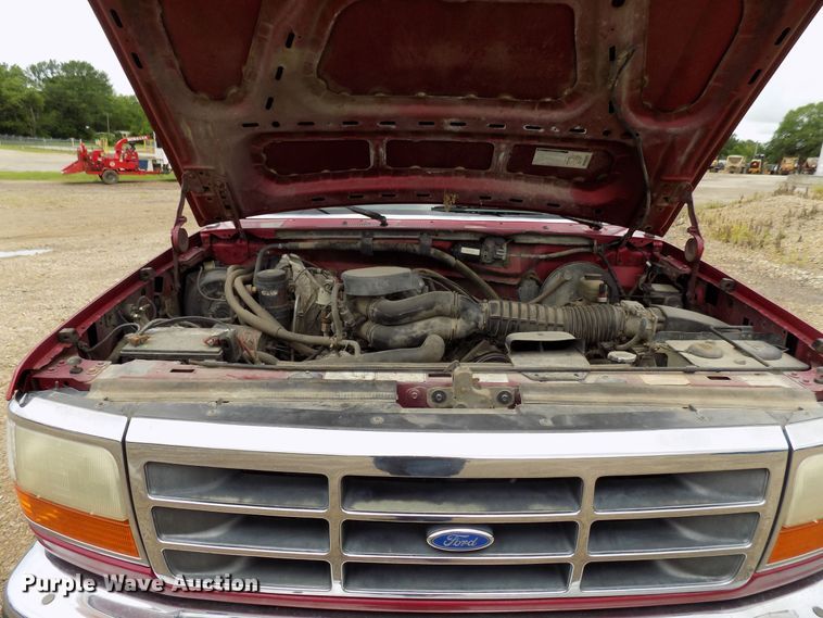 image for item FI9813 1995 Ford F150 pickup truck