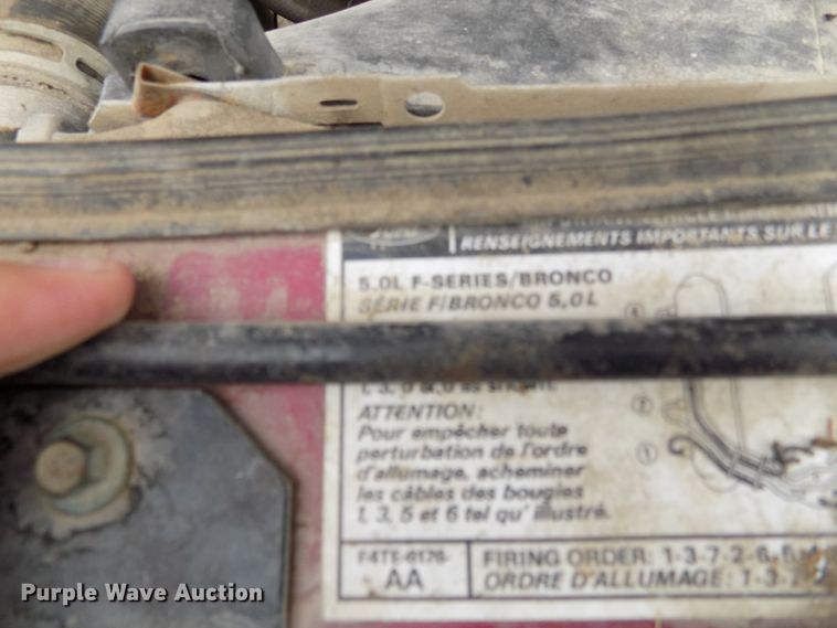 image for item FI9813 1995 Ford F150 pickup truck