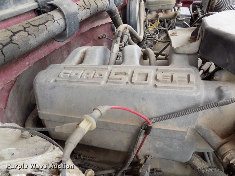 image for item FI9813 1995 Ford F150 pickup truck