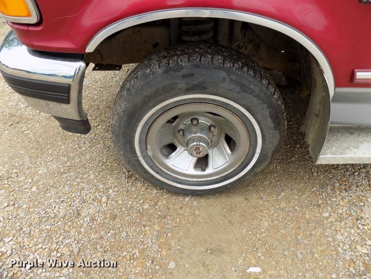 image for item FI9813 1995 Ford F150 pickup truck