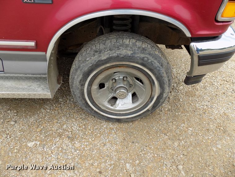 image for item FI9813 1995 Ford F150 pickup truck