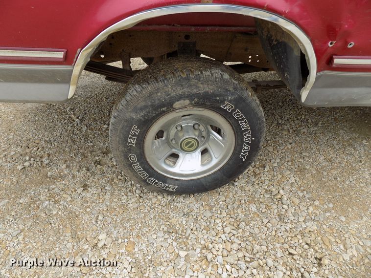 image for item FI9813 1995 Ford F150 pickup truck