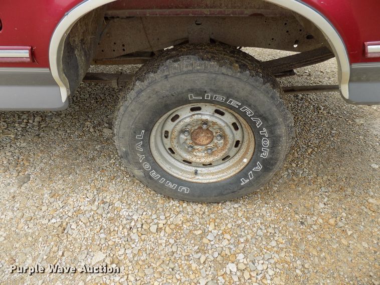 image for item FI9813 1995 Ford F150 pickup truck