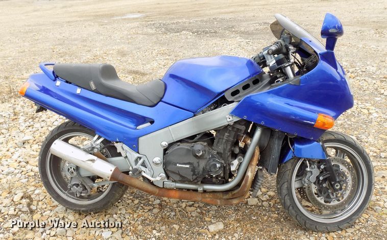 image for item FI9815 1990 Kawasaki ZXT10C motorcycle