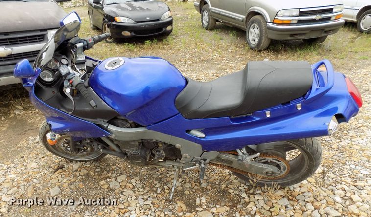 image for item FI9815 1990 Kawasaki ZXT10C motorcycle