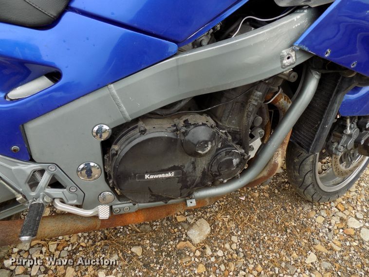 image for item FI9815 1990 Kawasaki ZXT10C motorcycle