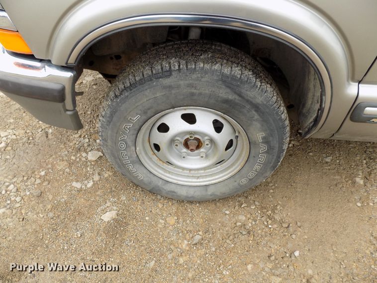 image for item FI9818 1999 Chevrolet Blazer SUV