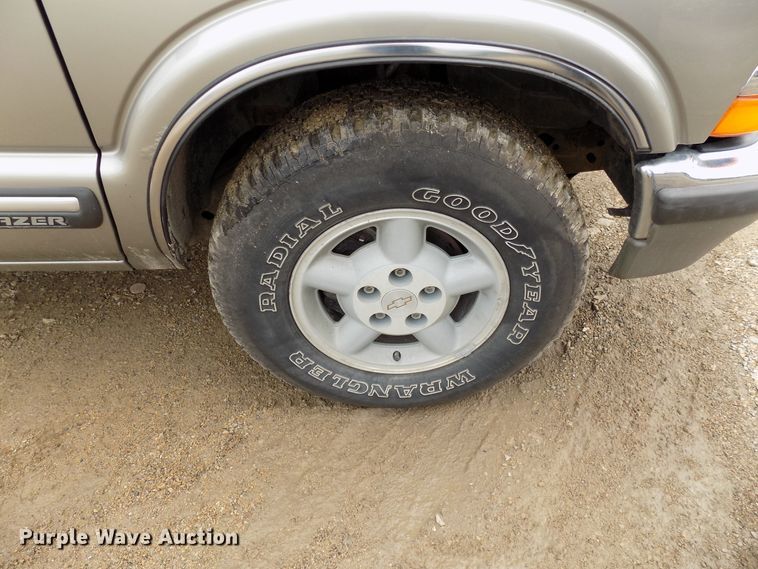 image for item FI9818 1999 Chevrolet Blazer SUV