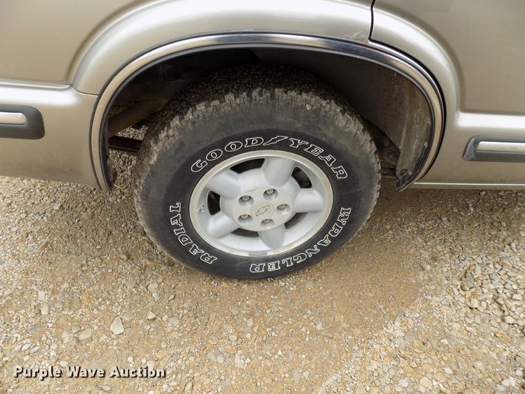 image for item FI9818 1999 Chevrolet Blazer SUV