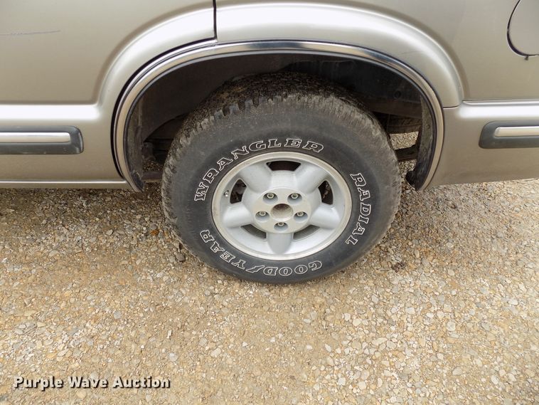 image for item FI9818 1999 Chevrolet Blazer SUV