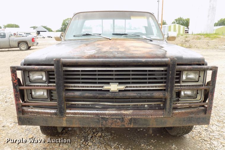 image for item FI9823 1984 Chevrolet Silverado 1500 flatbed pickup truck