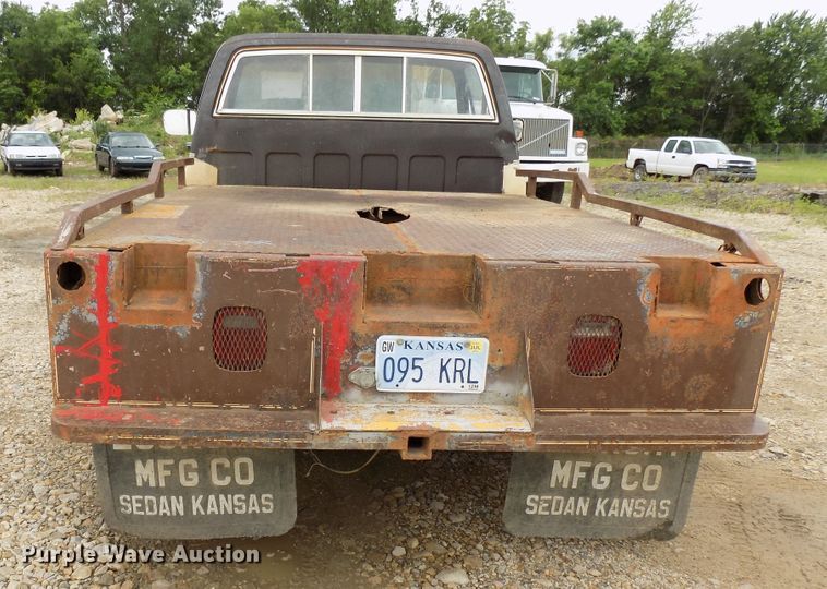 image for item FI9823 1984 Chevrolet Silverado 1500 flatbed pickup truck