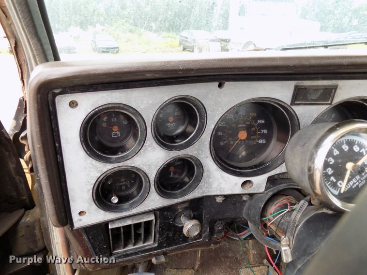 image for item FI9823 1984 Chevrolet Silverado 1500 flatbed pickup truck