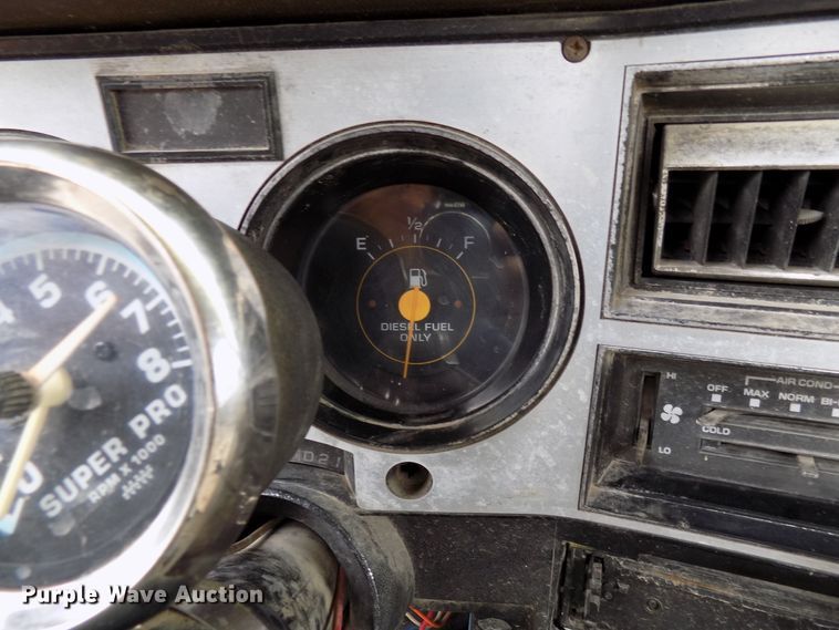 image for item FI9823 1984 Chevrolet Silverado 1500 flatbed pickup truck