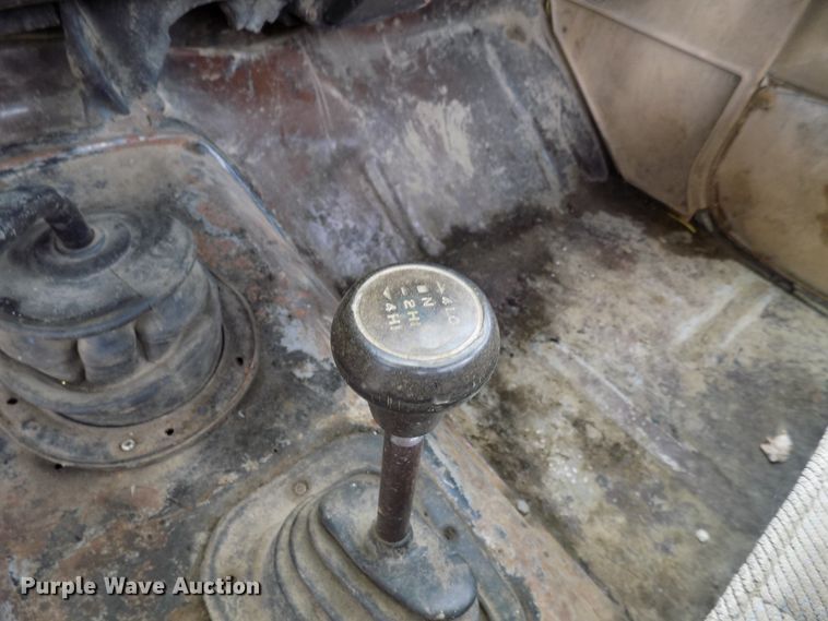 image for item FI9823 1984 Chevrolet Silverado 1500 flatbed pickup truck