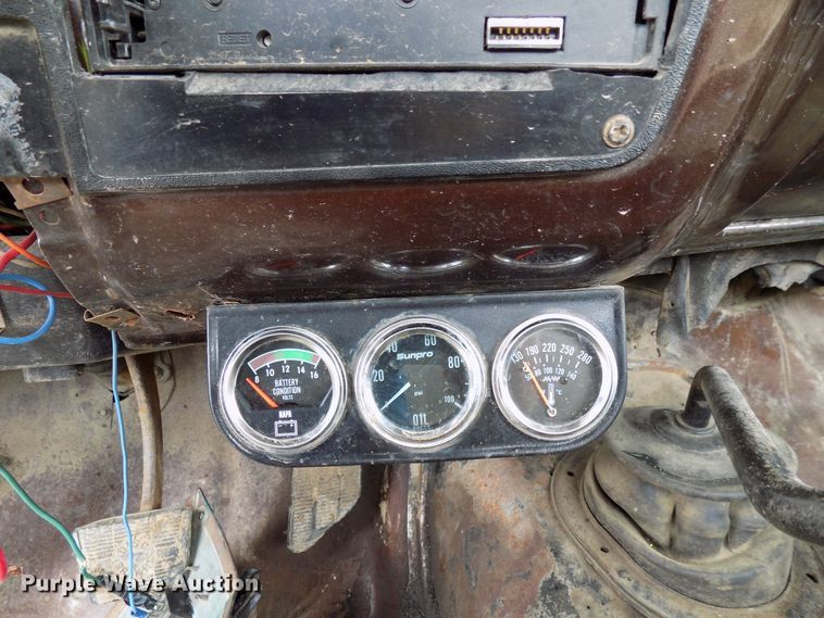 image for item FI9823 1984 Chevrolet Silverado 1500 flatbed pickup truck