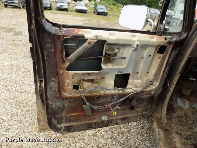 image for item FI9823 1984 Chevrolet Silverado 1500 flatbed pickup truck