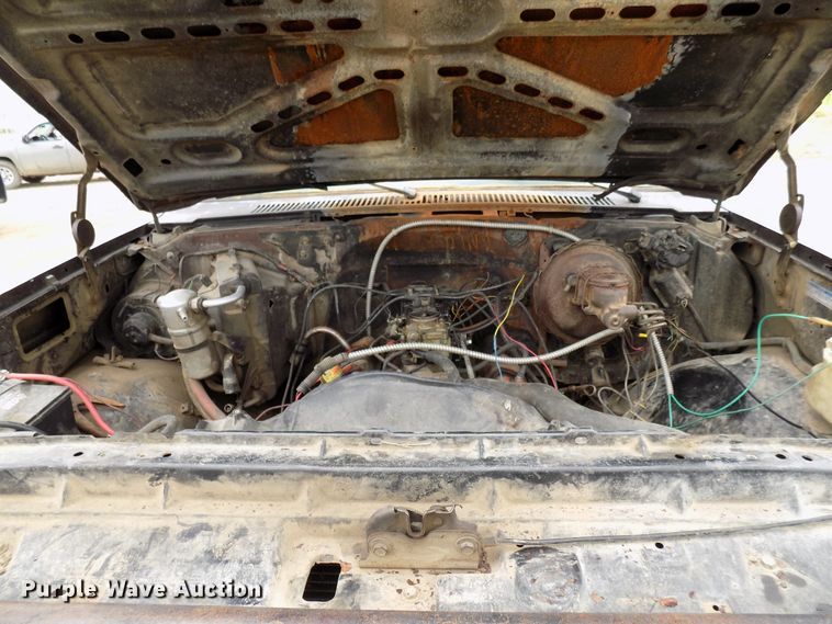 image for item FI9823 1984 Chevrolet Silverado 1500 flatbed pickup truck