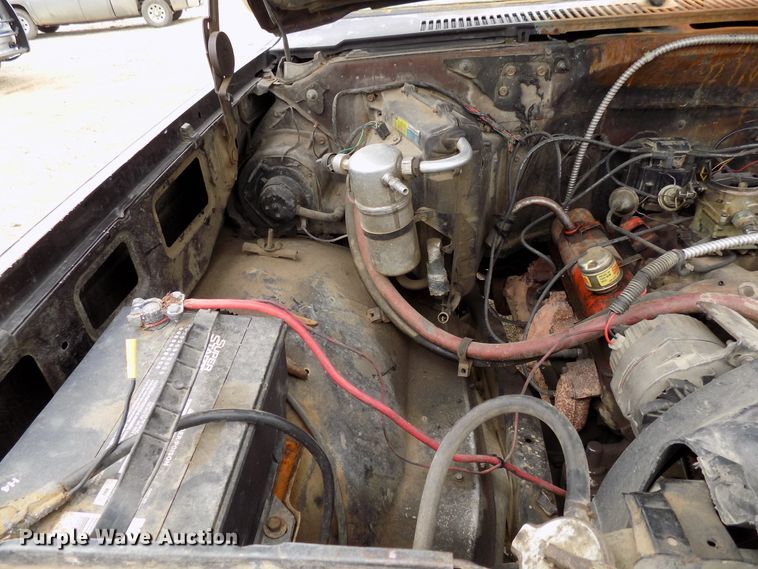 image for item FI9823 1984 Chevrolet Silverado 1500 flatbed pickup truck