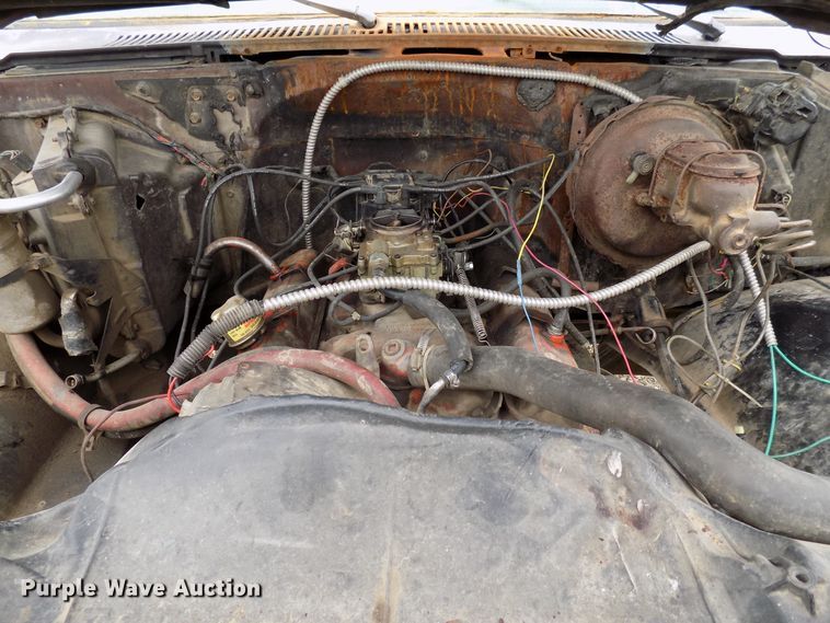 image for item FI9823 1984 Chevrolet Silverado 1500 flatbed pickup truck